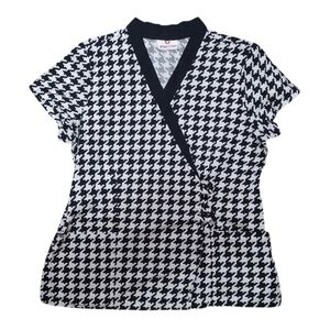 White Cross Hounds Tooth Black & White Scrub Top Size Medium